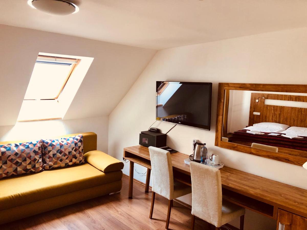 Hotel & Penzion Grand Matej Banská Štiavnica Екстериор снимка