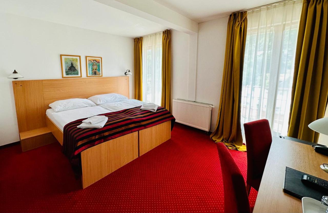 Hotel & Penzion Grand Matej Banská Štiavnica Екстериор снимка