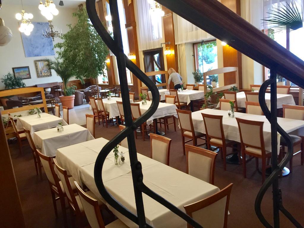 Hotel & Penzion Grand Matej Banská Štiavnica Екстериор снимка
