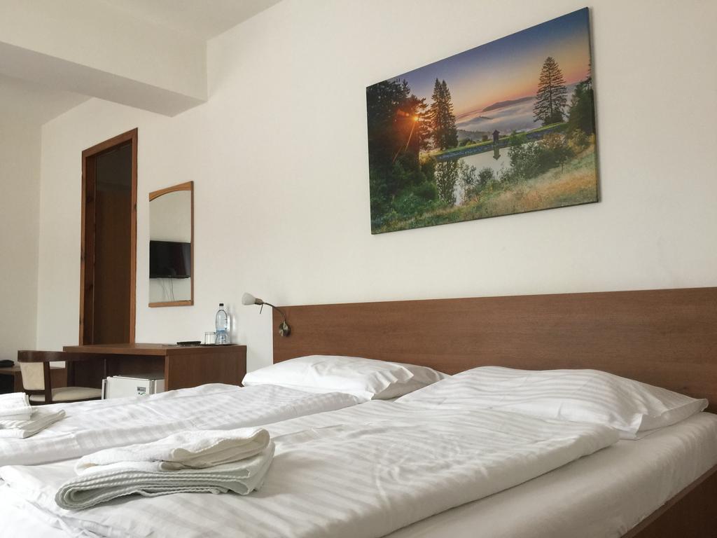 Hotel & Penzion Grand Matej Banská Štiavnica Екстериор снимка