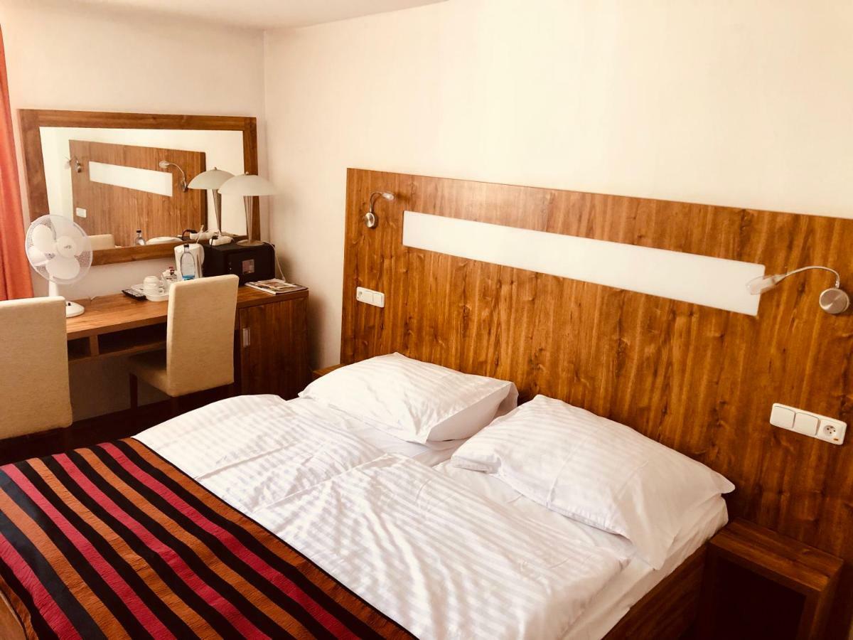 Hotel & Penzion Grand Matej Banská Štiavnica Екстериор снимка