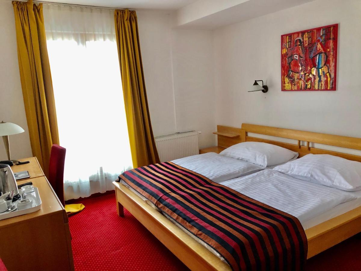 Hotel & Penzion Grand Matej Banská Štiavnica Екстериор снимка